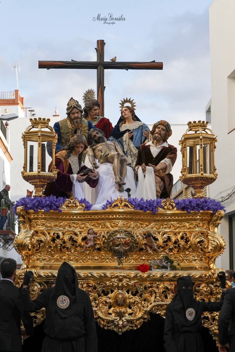 pedropb22's tweet photo. @VERDEYBLANCO0 @9_enriquem Viernes Santo en Los Palacios también ❤️ https://t.co/fNWK77H6x5