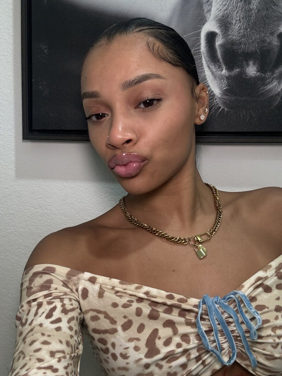 theofficialmd_'s tweet photo. It’s the Queen’s birthday month 💕💕🤭 #Ariesszn https://t.co/mcq3qsdRFM