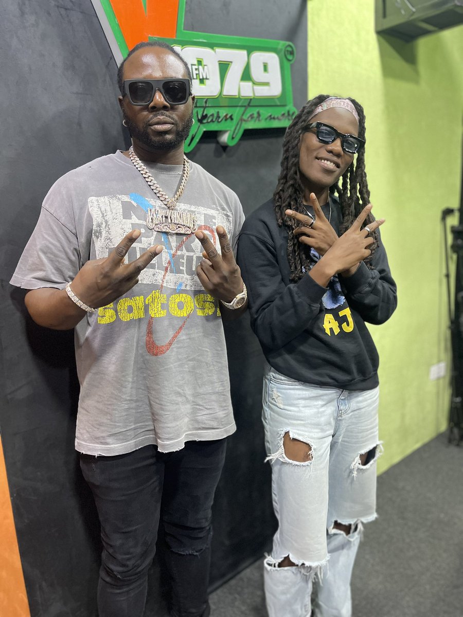 Y1079FM's tweet photo. We had #rogerbeat on #TheDrYve today to chop it up with @_Princesss_AJ x @djslyking
#yfmghana https://t.co/rFmdM3WSwh