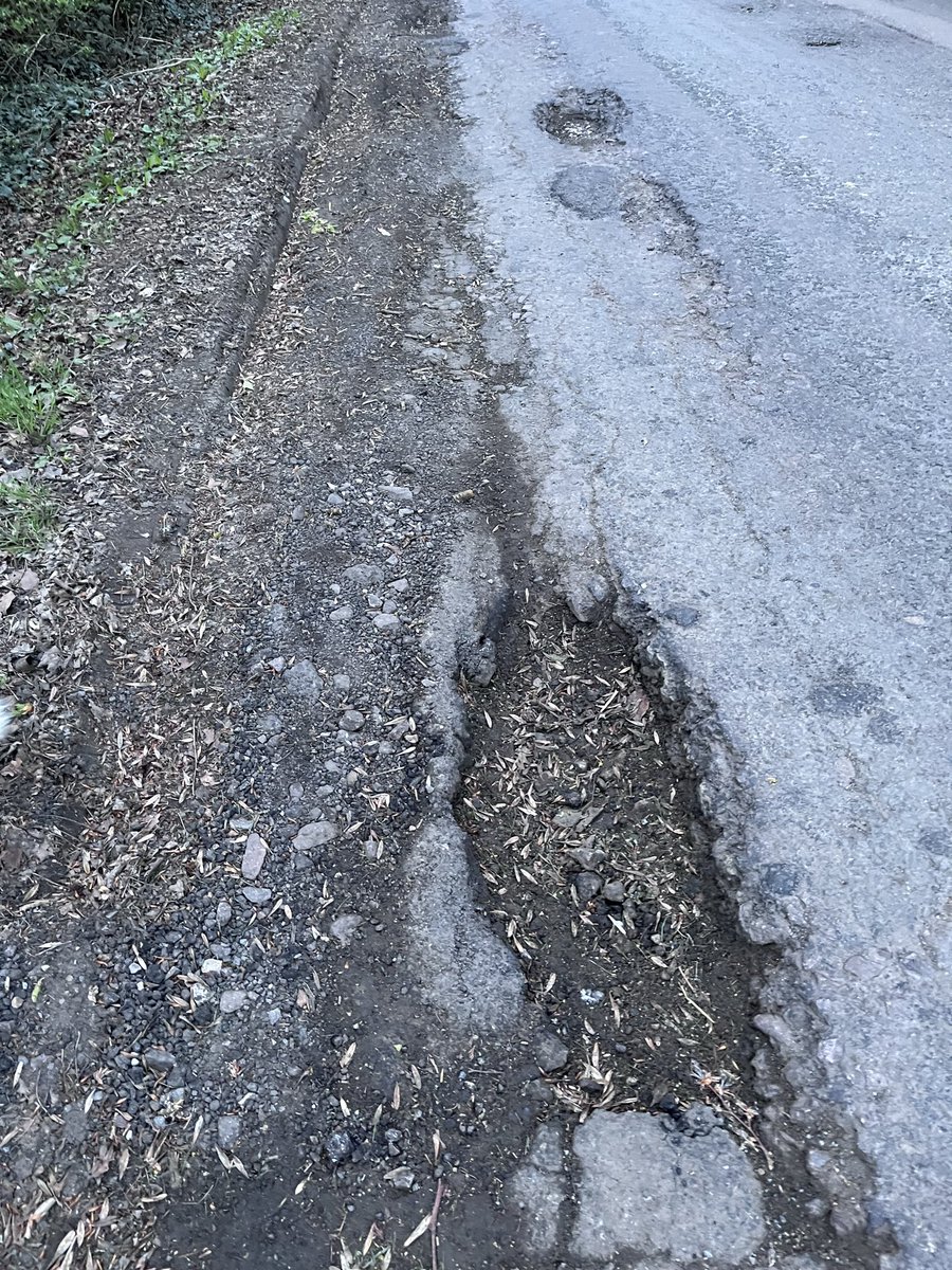 CuringPotholeBritain tweet media