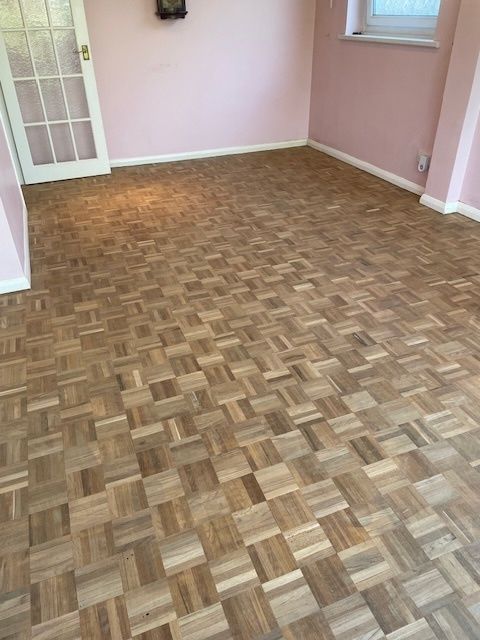 AnneBrookeBooks's tweet image. So pleased with the dining room and hallway - just waiting for the varnish to be done now. 😃 

#homeproject #homedecor