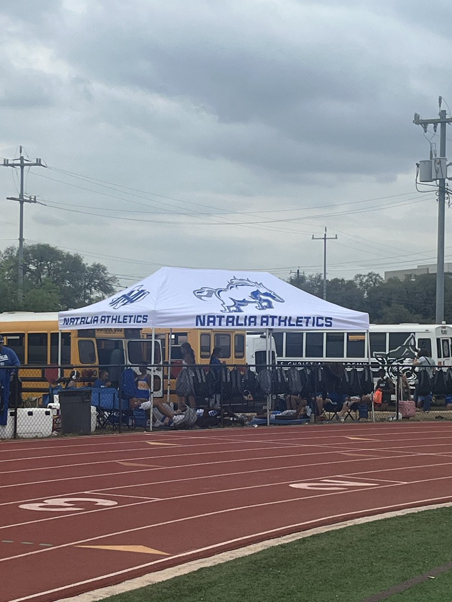 NataliaTrack's tweet photo. Natalia Mustangs are ready to go at the SAC track meet! #TTP https://t.co/eZGgNdw5VQ
