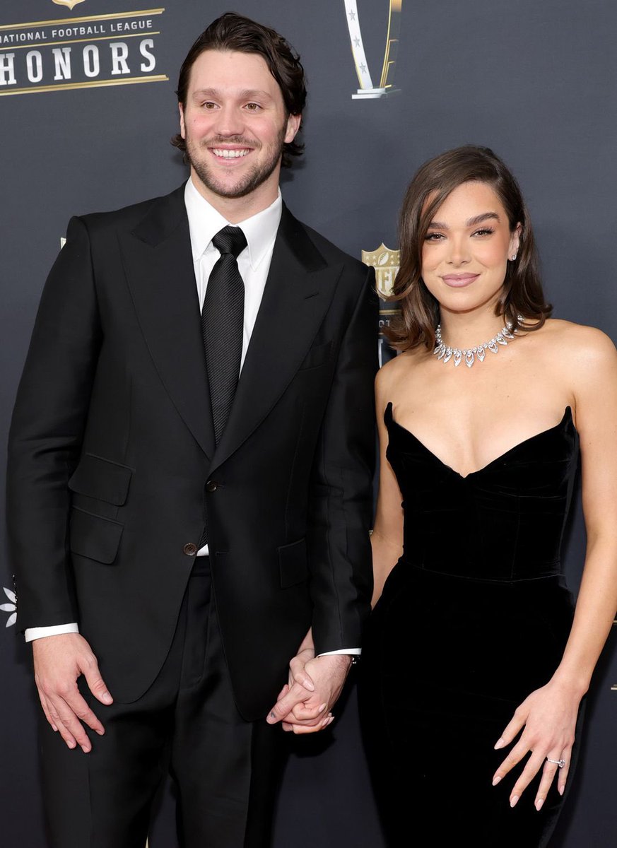 👏🏼 Josh Allen ya es papá de una niña. Felicidades para su esposa Hailee y para el QB. Una alegría para toda la BillsMafia.