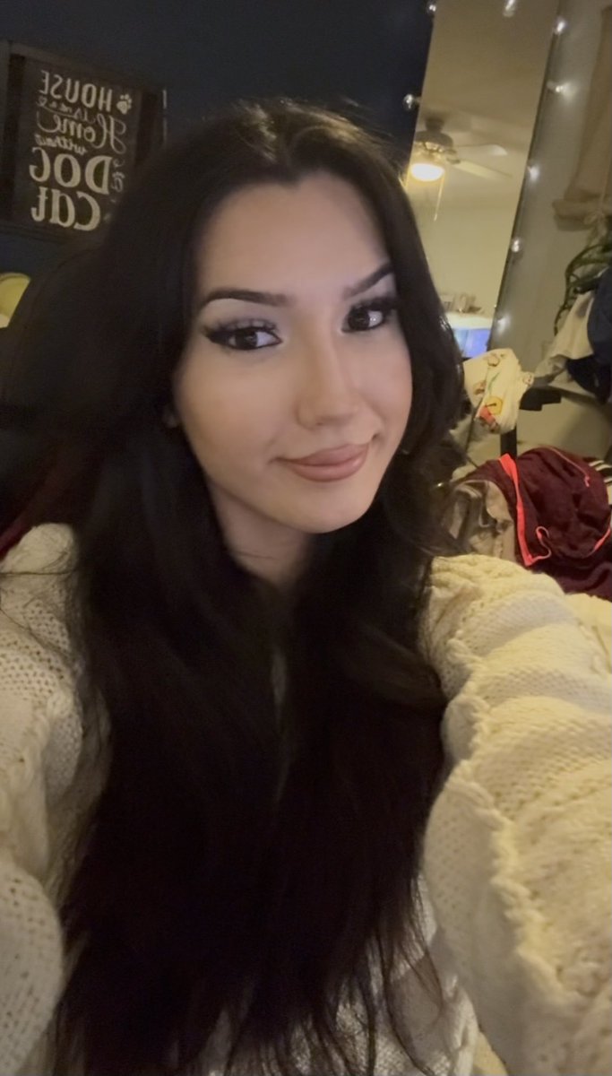 HeraVL's tweet photo. Doin makeup just to sit and play valorant anyways https://t.co/SOxmhvJpNU