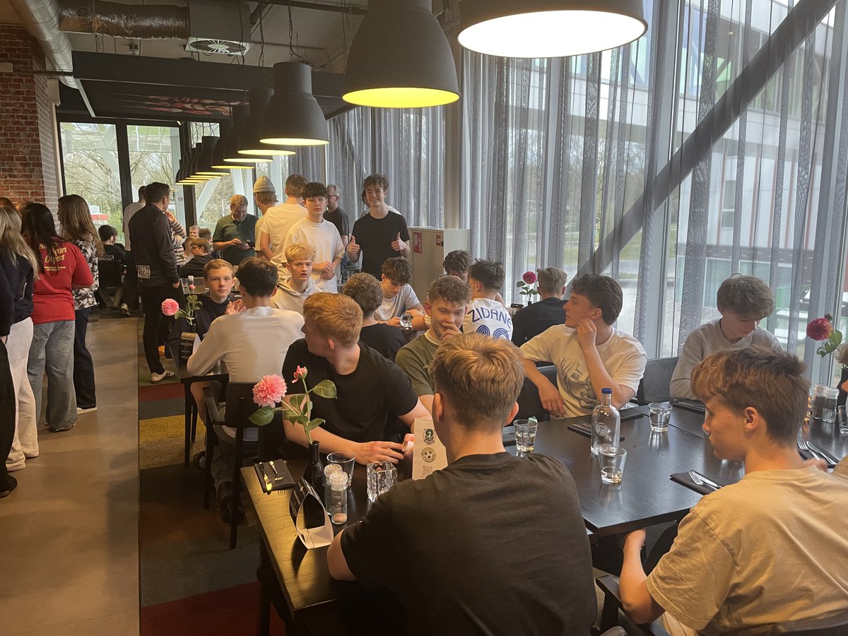 FletcherFootbal's tweet image. Deense jeugdteams te gast bij Fletcher Hotel Oss voor het Easter Open toernooi tijdens #Pasen ⚽️

#oss #easteropen #toernooi #tournament #eastertournament #denmark #paastoernooi #Svenstrup #TaastrupFC #BKFrem #GauerslundIF #Olstykke #fodboldturnering #Danishfootball #fodbold