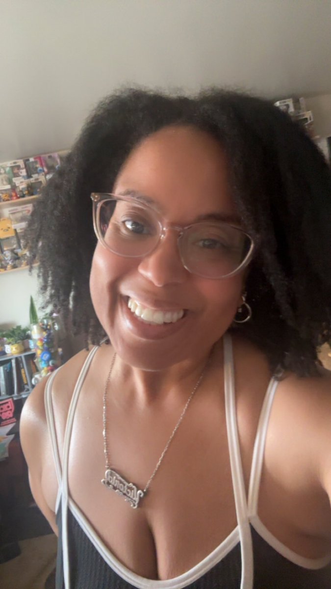 Fangirl Review tweet media