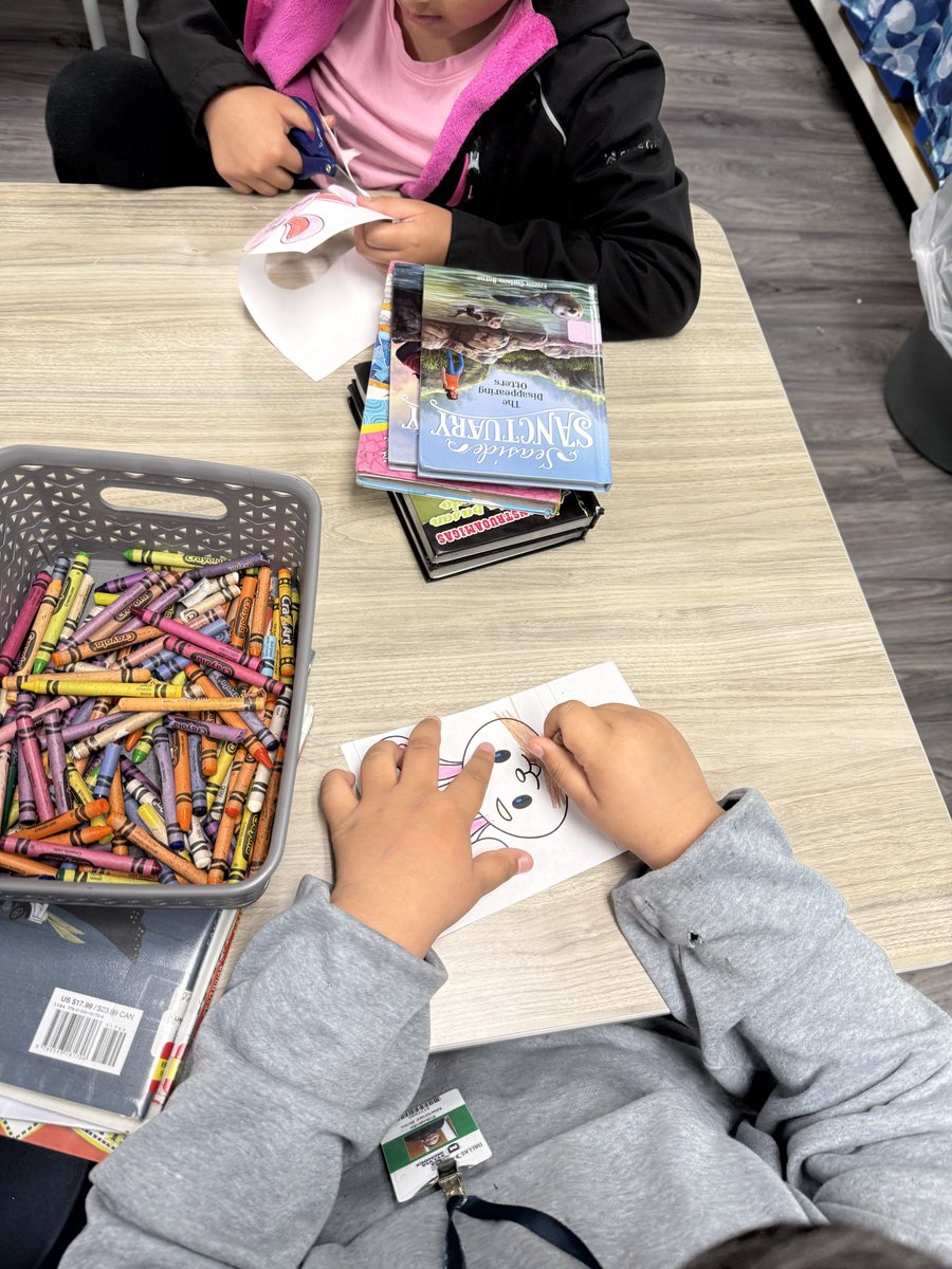SMCLAbookden's tweet photo. This week’s read aloud was “How to catch the Easter Bunny” then we made Easter Bunny headbands!  @SMCLAbookden @ProjectReadDISD @DISD_Libraries @LauraRubioGarza @CREWatDISD https://t.co/EEJPzYQdZ3