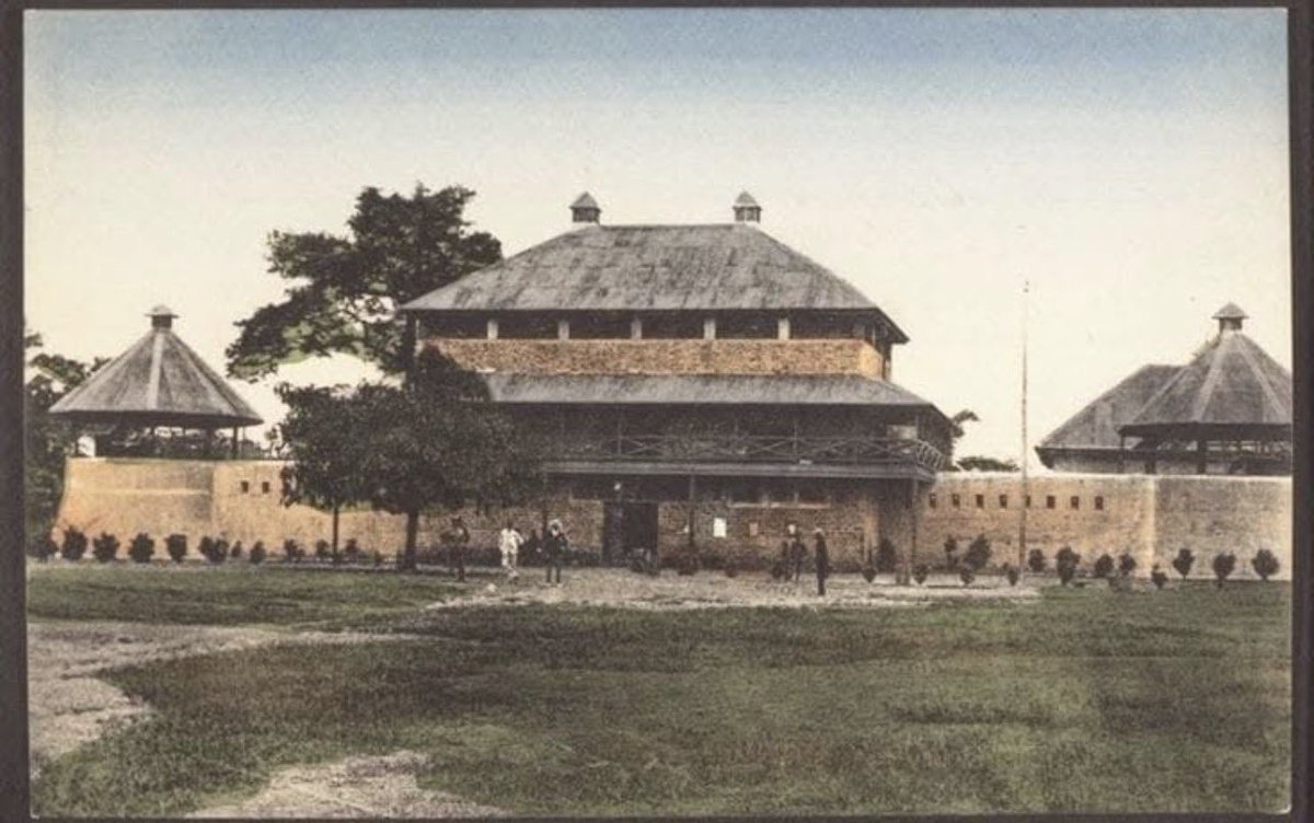 Proud Asante blood runs deep! 🔥

While Europeans built forts on the coast, our great Asantehene Osei Bonsu also known as Osei Tutu Kwame (My personal favorite Asantehene of all time aside Osei Tutu I) in 1820 constructed Kumasi Fort a magnificent European style stronghold right