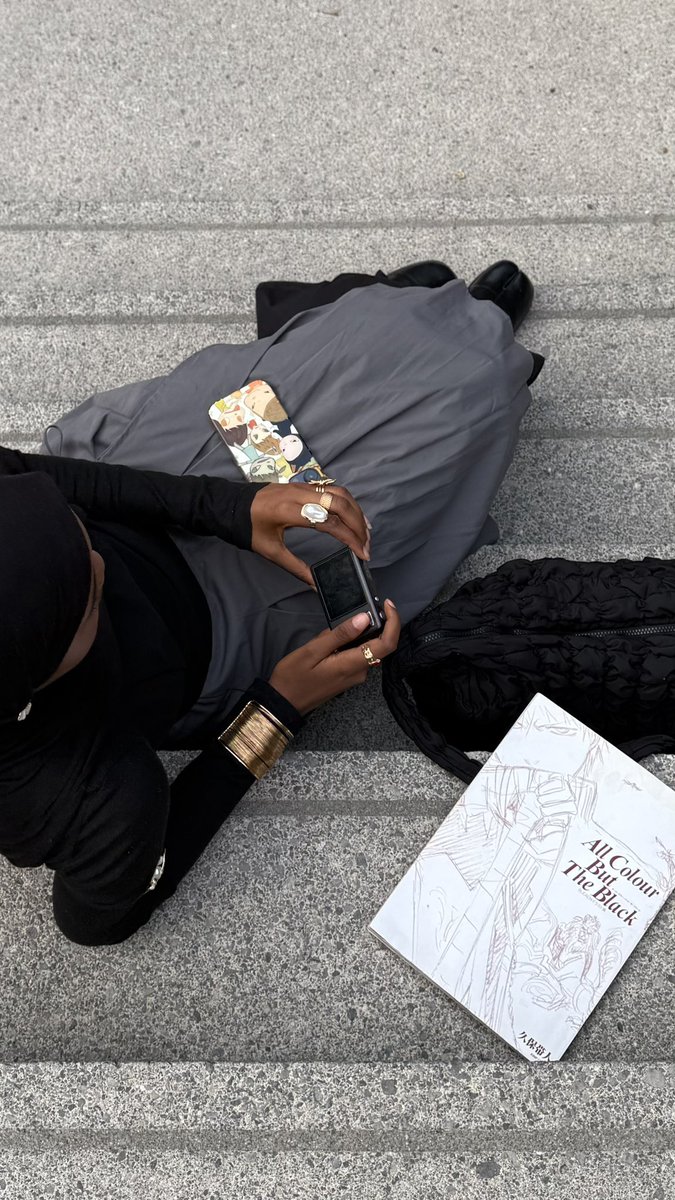 hafssou_'s tweet photo. Ootd https://t.co/FjL1XKfKqR
