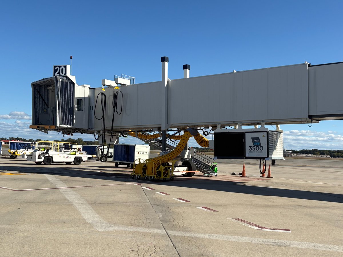 VRHConstruction's tweet photo. Did you know VRH has a division dedicated to PBBs &amp; GSE?

#VRHJetworks delivers end-to-end airport solutions, from PBB installation to design-build, procurement, construction management &amp; maintenance.

We service any airport, any size. Check out recent projects below ✈️ https://t.co/OKkDAVsRUC