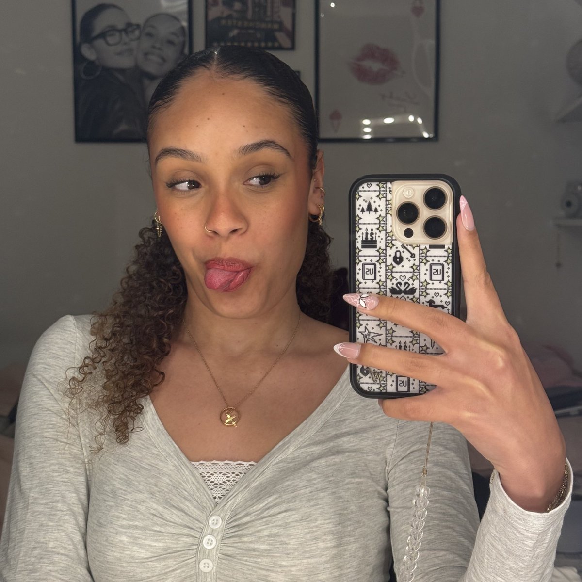 lou-ann 𑣿 is seeing ariana tweet media