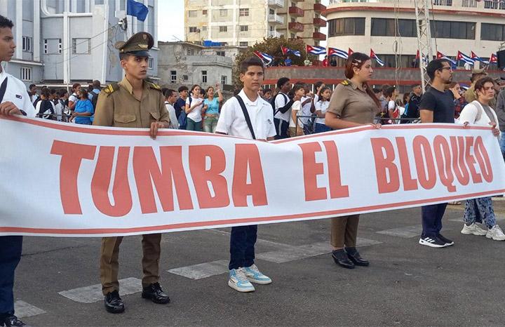 ✊⭐🇨🇺  Parada Antimperialista reafirmó compromiso de la juventud y pueblo

🗣️“Con poco, el pueblo hace mucho” fue la frase que resonó hoy durante la Parada Juvenil Antimperialista “Aquí, con Fidel”, jornada donde la ternura se vistió de uniforme pioneril.

#100AñosConFidel
🧵1/2