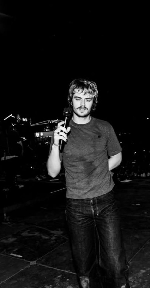 alli࿔*:･ tweet media