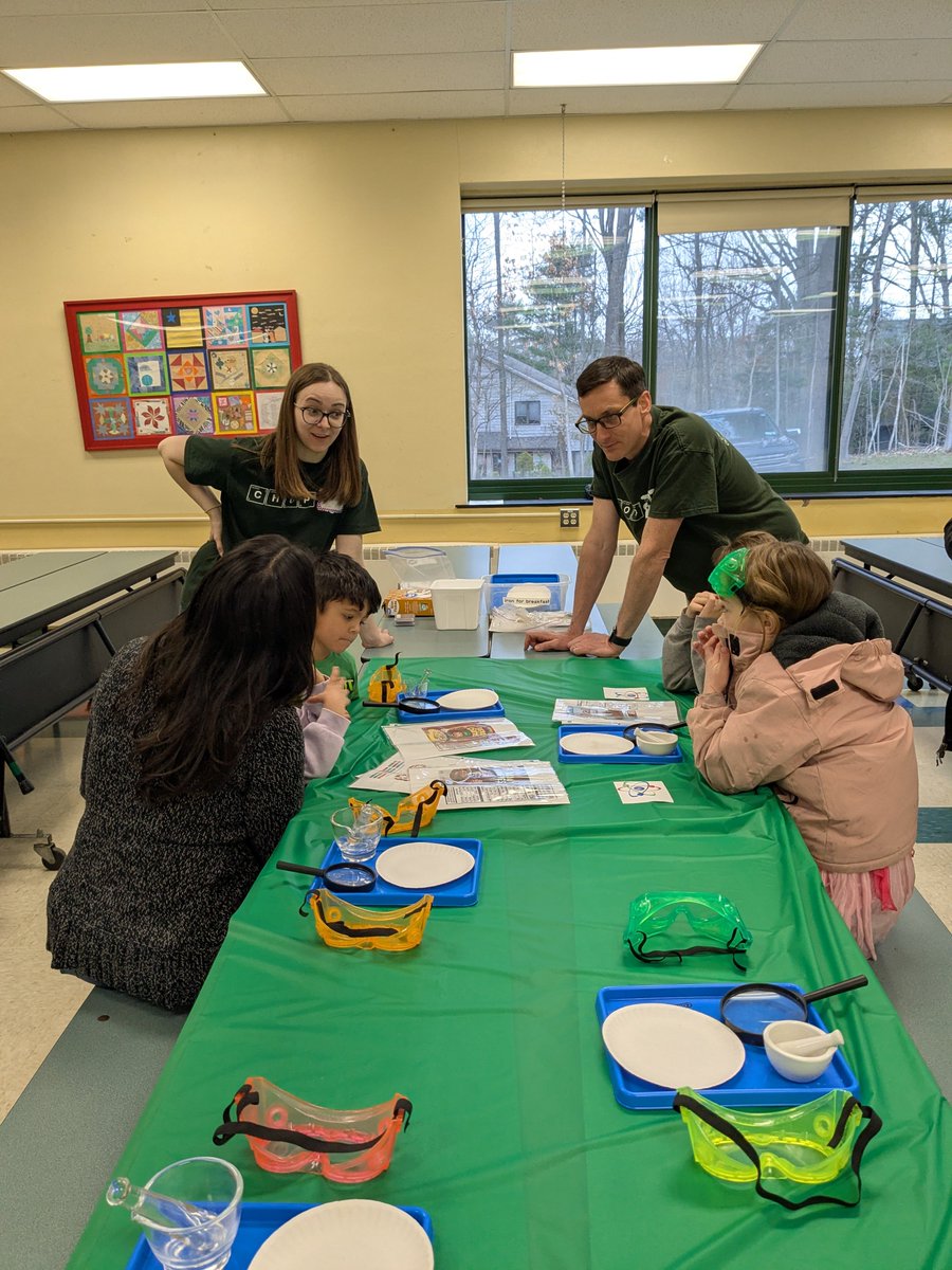 ACSBinghamton's tweet photo. Our ChOP volunteers returned to Vestal hills last Wednesday evening for their Explore Night, showing a new group of students chemistry that can be found in their kitchen! https://t.co/3Gz2E7vOj9