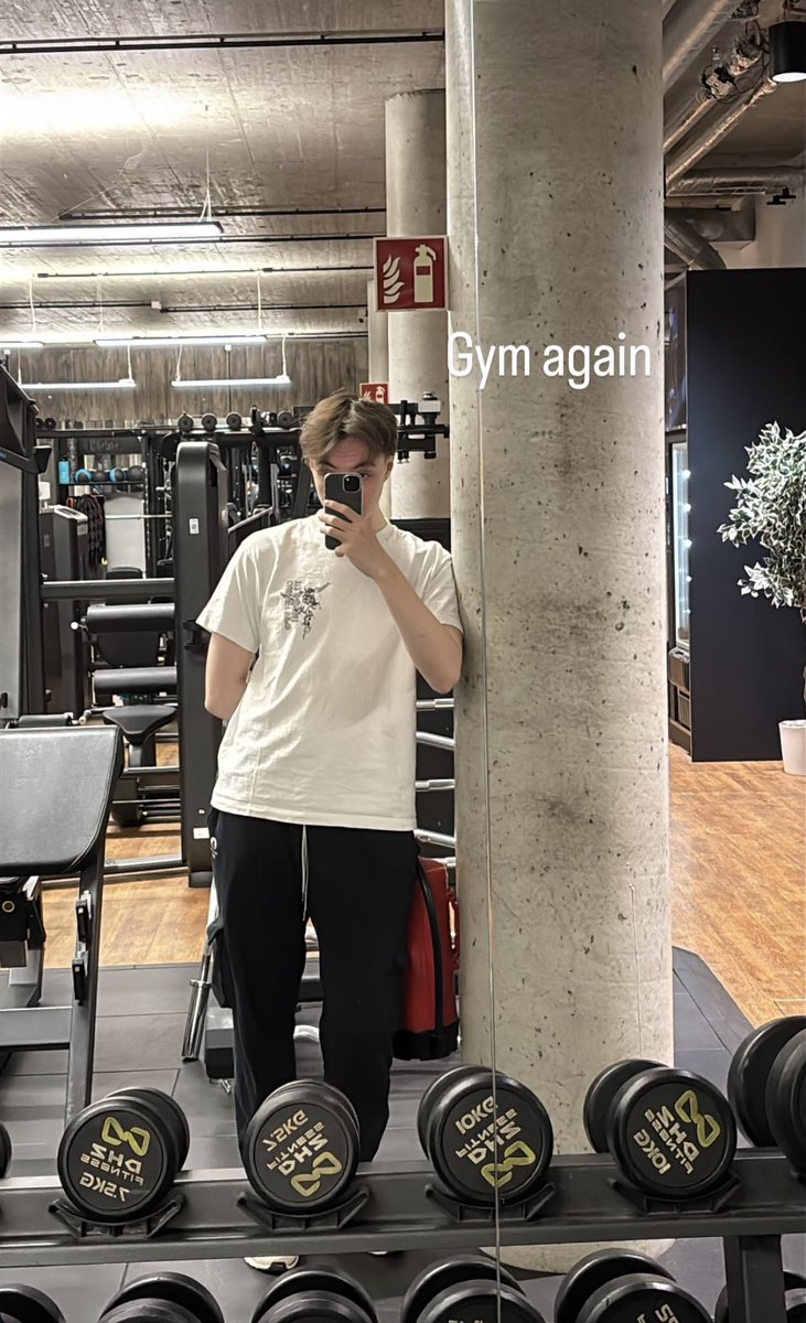 KCmelomini's tweet image. 🇫🇷 Canna et Caliste sont à la salle à deux, JE RÉPÈTE : ils s’entraînent à deux ! Cohésion top et ADC.

🇬🇧 Canna and Caliste are at the gym together, I REPEAT: they’re training together! Top and ADC synergy.

#canna #caliste #KCORP