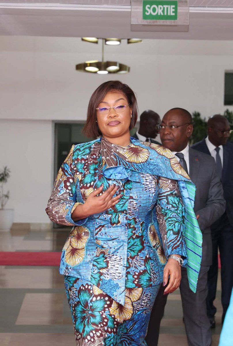 dmBelmonde's tweet image. Ce jour, je me suis présentée devant la Commission des Affaires Sociales et Culturelles de l'Assemblée Nationale pour défendre le projet de loi relatif à l'Économie Sociale et Solidaire #ESS. Je suis heureuse de vous annoncer que le projet de loi a été adopté.