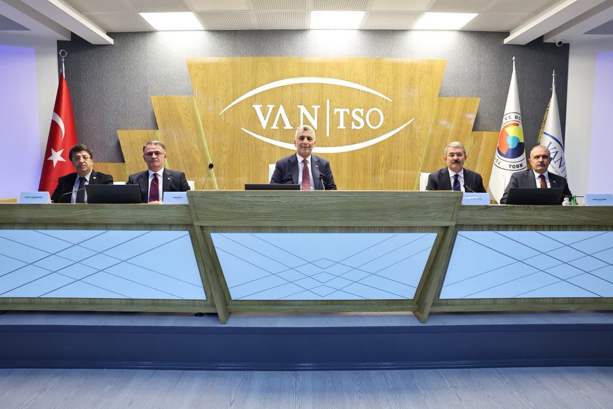 AK Kadın Van tweet media