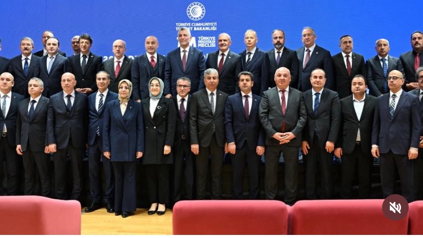 AK Kadın Van tweet media