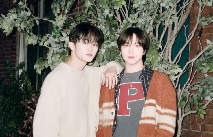 hellohyuckitty's tweet photo. i love my markhyuck so much 🤍 https://t.co/TF58XthrQy