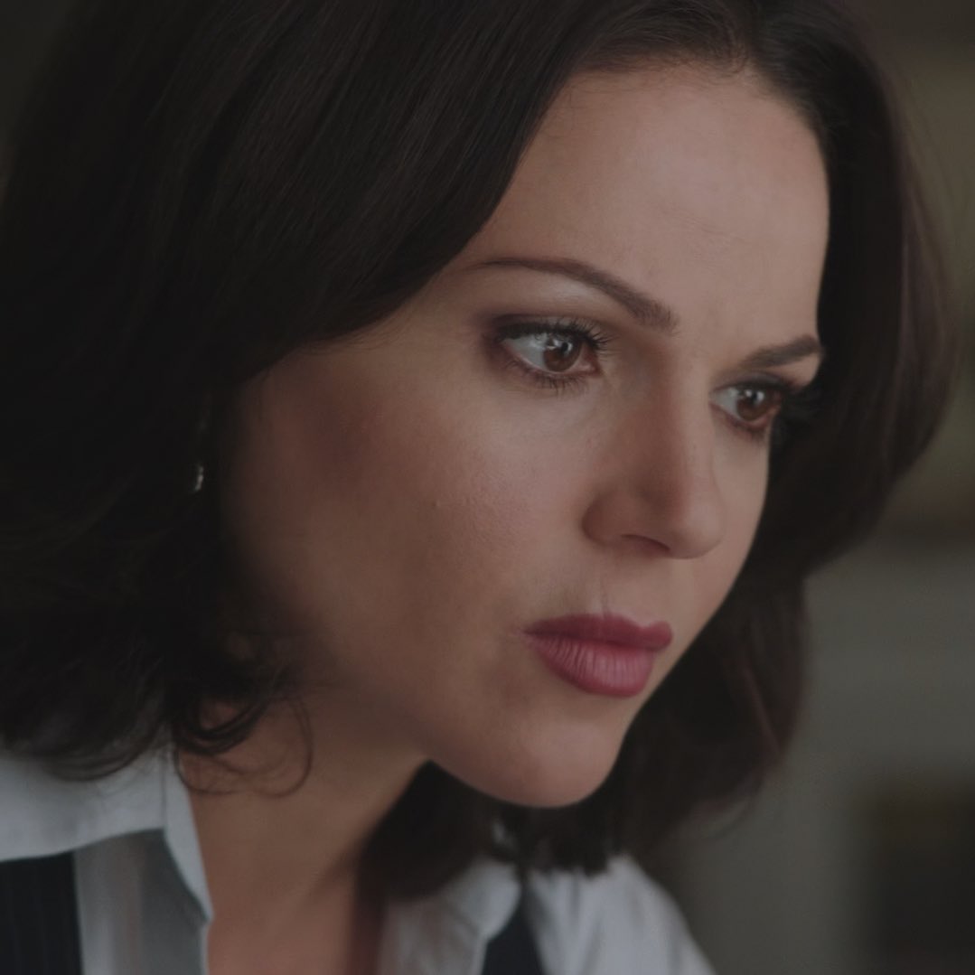 daily regina mills tweet media