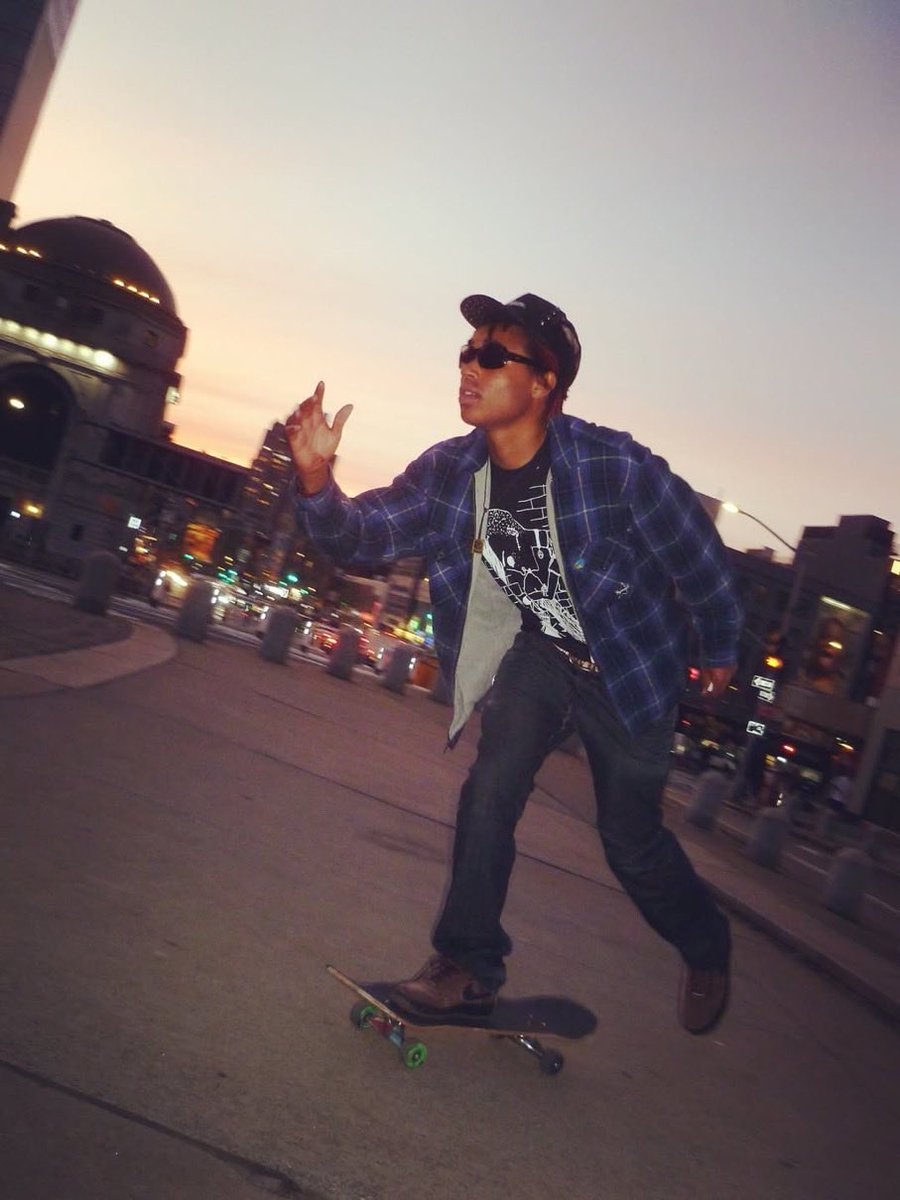 JustFreshKicks tweet media