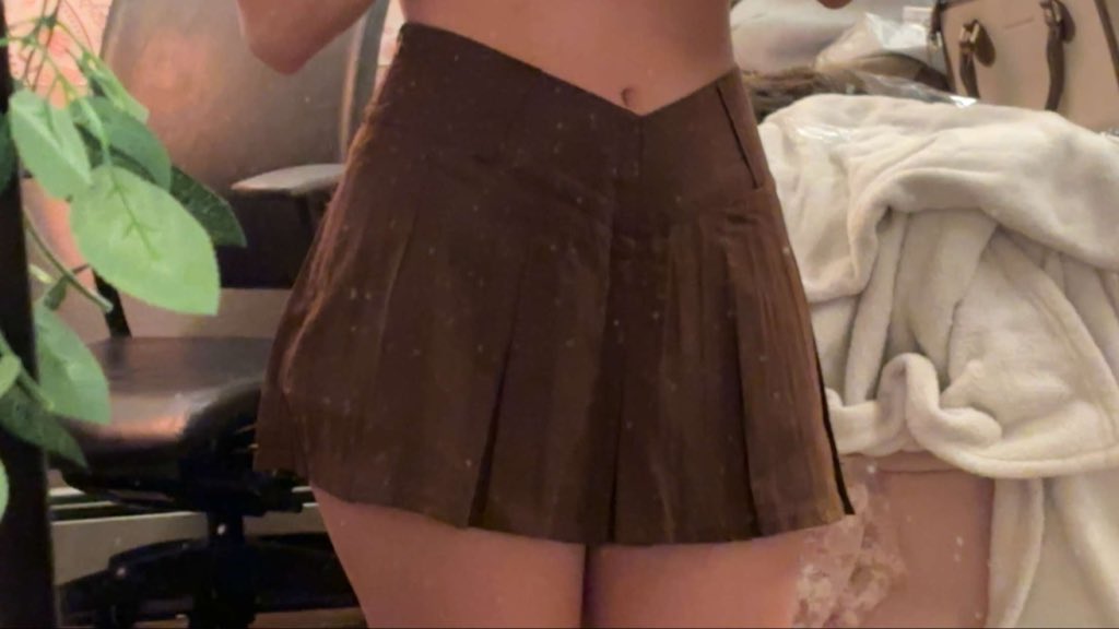 Max7vsd's tweet photo. Im SO weak right now fuck i need to be bullied and exposed by a HUNG bull to use my nutty latina slut😩😩tribs NEEDED please dm 🤤 https://t.co/MvaR35yrGs