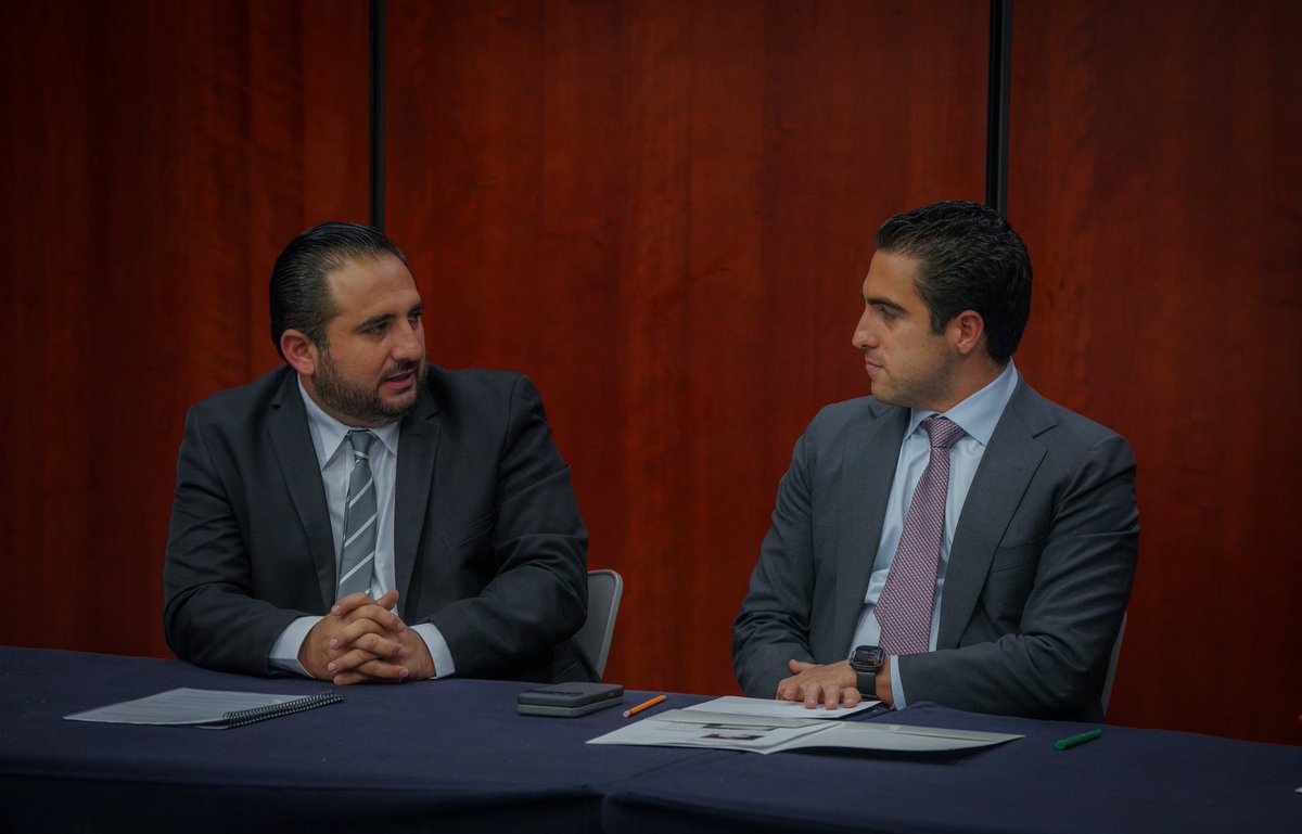 IrvingPineda's tweet photo. El senador de Morena, @GinoSeguraV , se reúne con el @CeturYucatan para diseñar estrategias para aumentar  el turismo en el sureste del país.

https://t.co/ftDGzKy1zI https://t.co/o2YIPZMz48