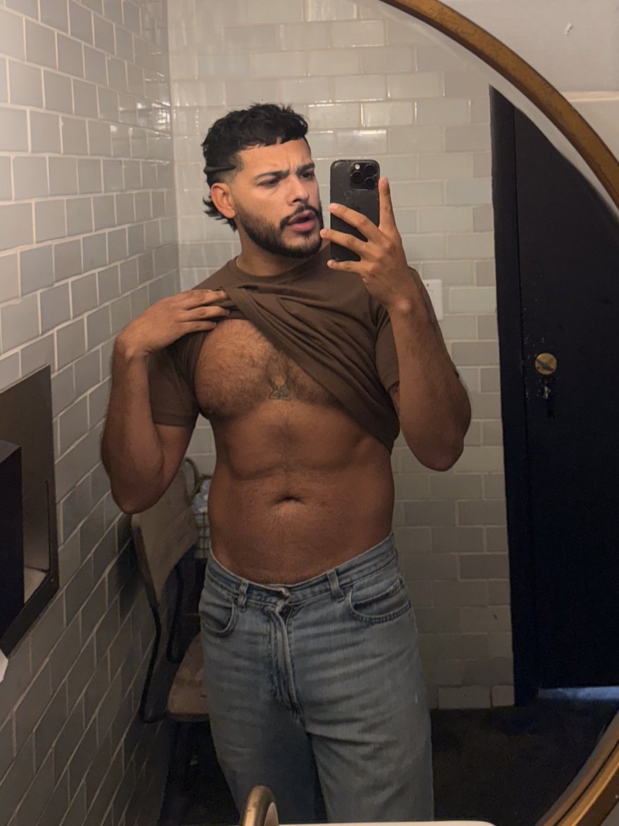 NickrHerrera's tweet photo. Posting my progress so I don’t eat before Coachella 😮‍💨😅 https://t.co/E4ohUrN1gu