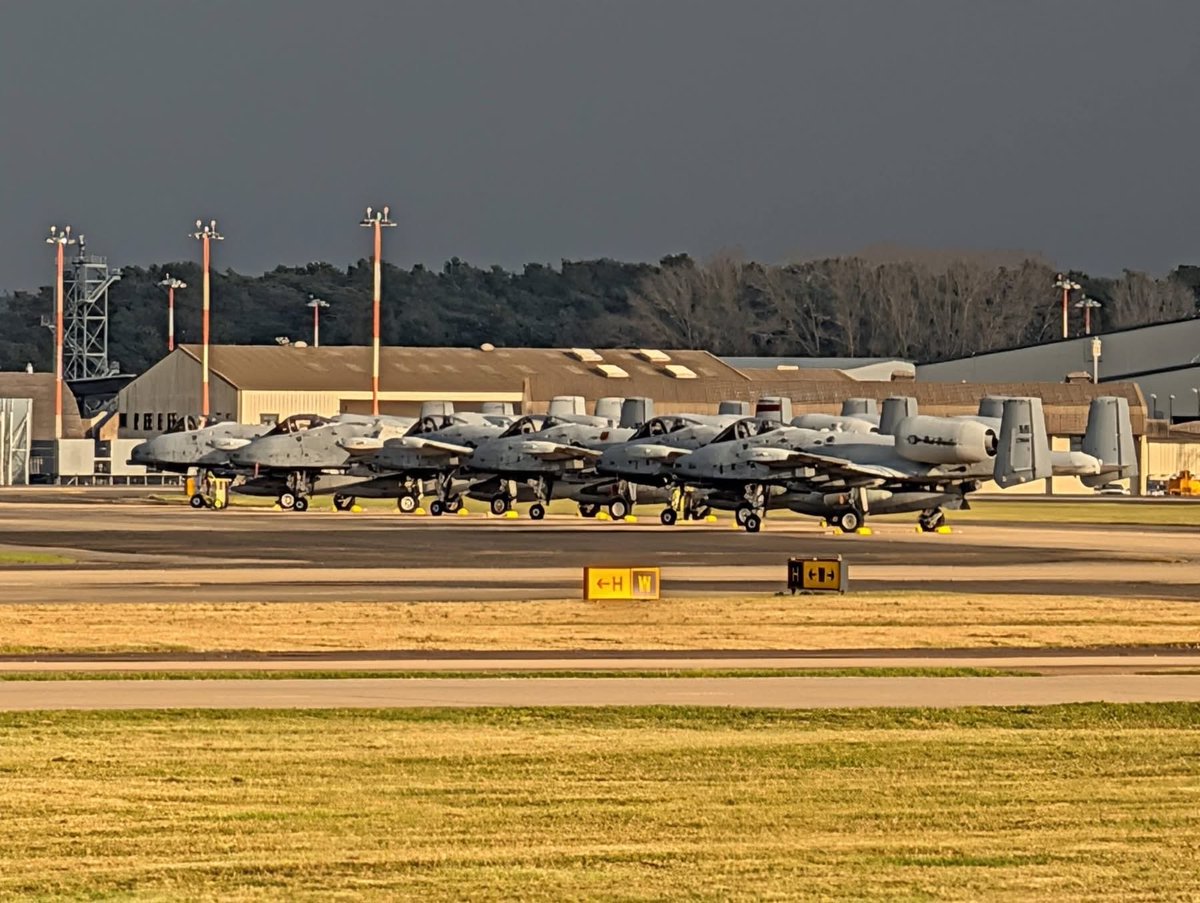 At least 18 USAF A‑10 Warthogs have landed in England en route to the Middle East.