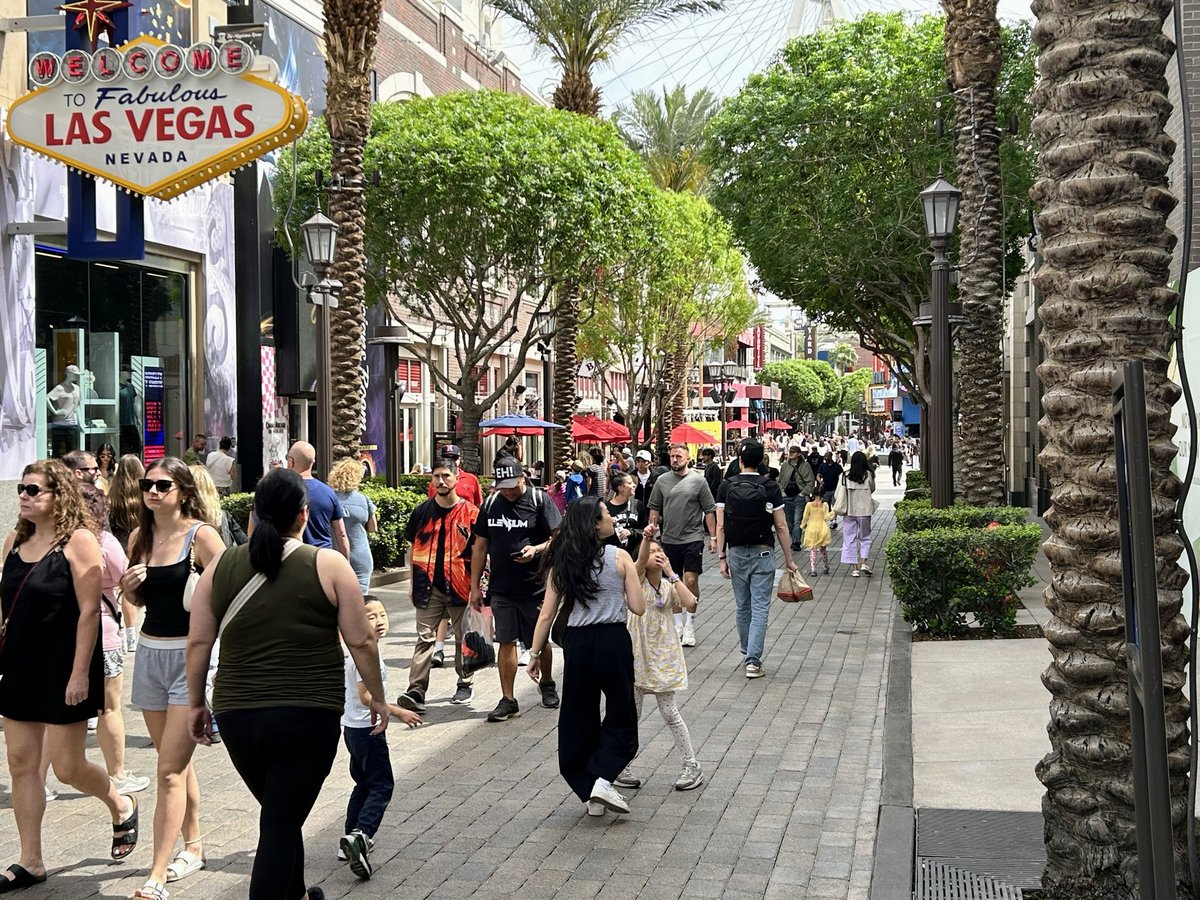 Las Vegas Locally 🌴 tweet media
