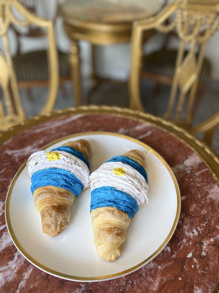 aznavourcafe's tweet photo. Honor y gloria.
Las Malvinas fueron, son y serán argentinas. https://t.co/HsBYsyPP0J