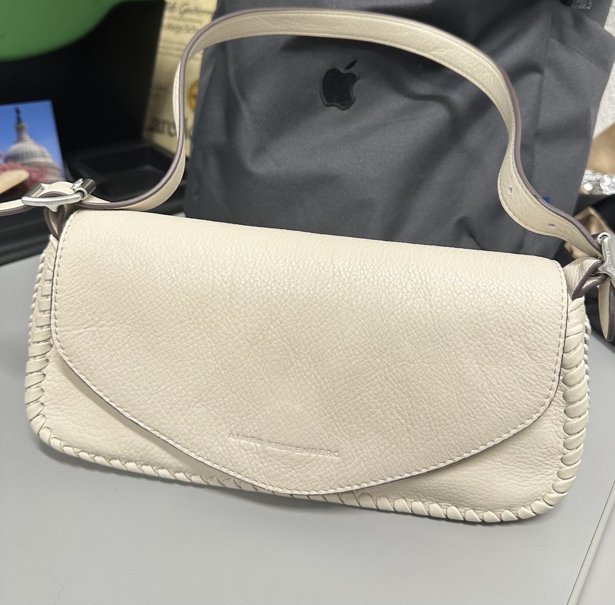 Mi bolsita! Si logran ver mi taco detrás de la mochila? Adivinen de qué era?