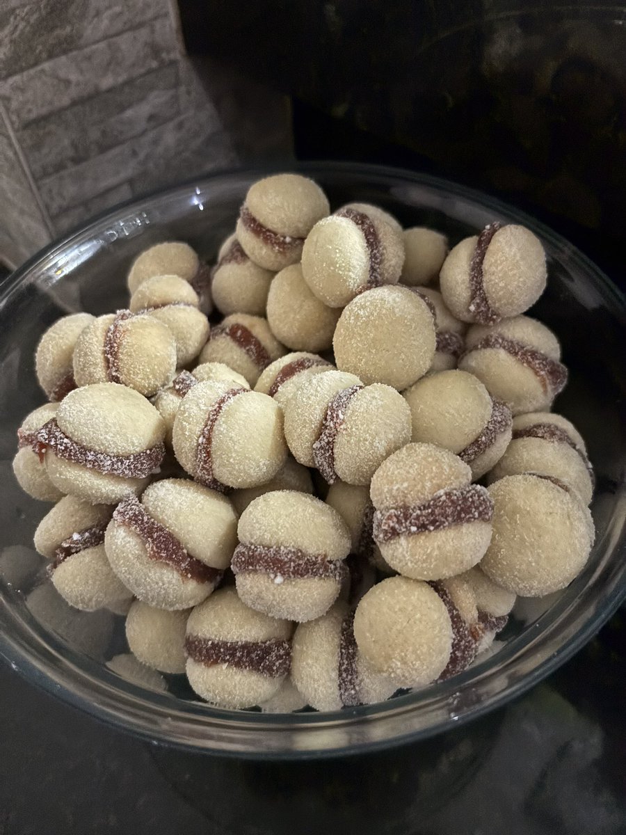 aqui nao é igual a mulher do sequilho, eu faço com muita goiabada mesmo