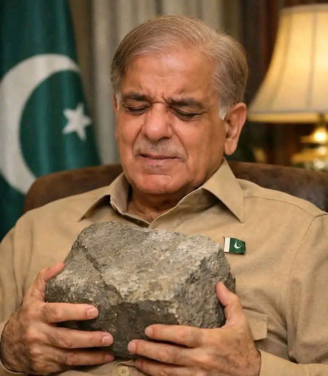 بہت بھاری پتھر رکھ کر عوام کو پٹرول کا ٹیکہ لگایا ہے۔۔۔۔
#We_Reject_FuelPrices