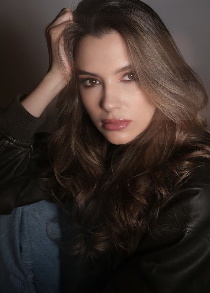 lydialeyla34's tweet photo. Her paylaşımın ayrı bir sahne gibi,ışığın hep parlasın zarafetin duruşun ve o eşsiz enerjinle her kareyi adeta bir film sahnesine çeviriyorsun sadece güzelliğinle değil, verdiğin huzur hissiyle de ilham oluyorsun seni izlemek her zaman ayrı bir keyif MELEĞİM 🖤 #LeylaLydiaTuğutlu https://t.co/Yr7dtsUeGx