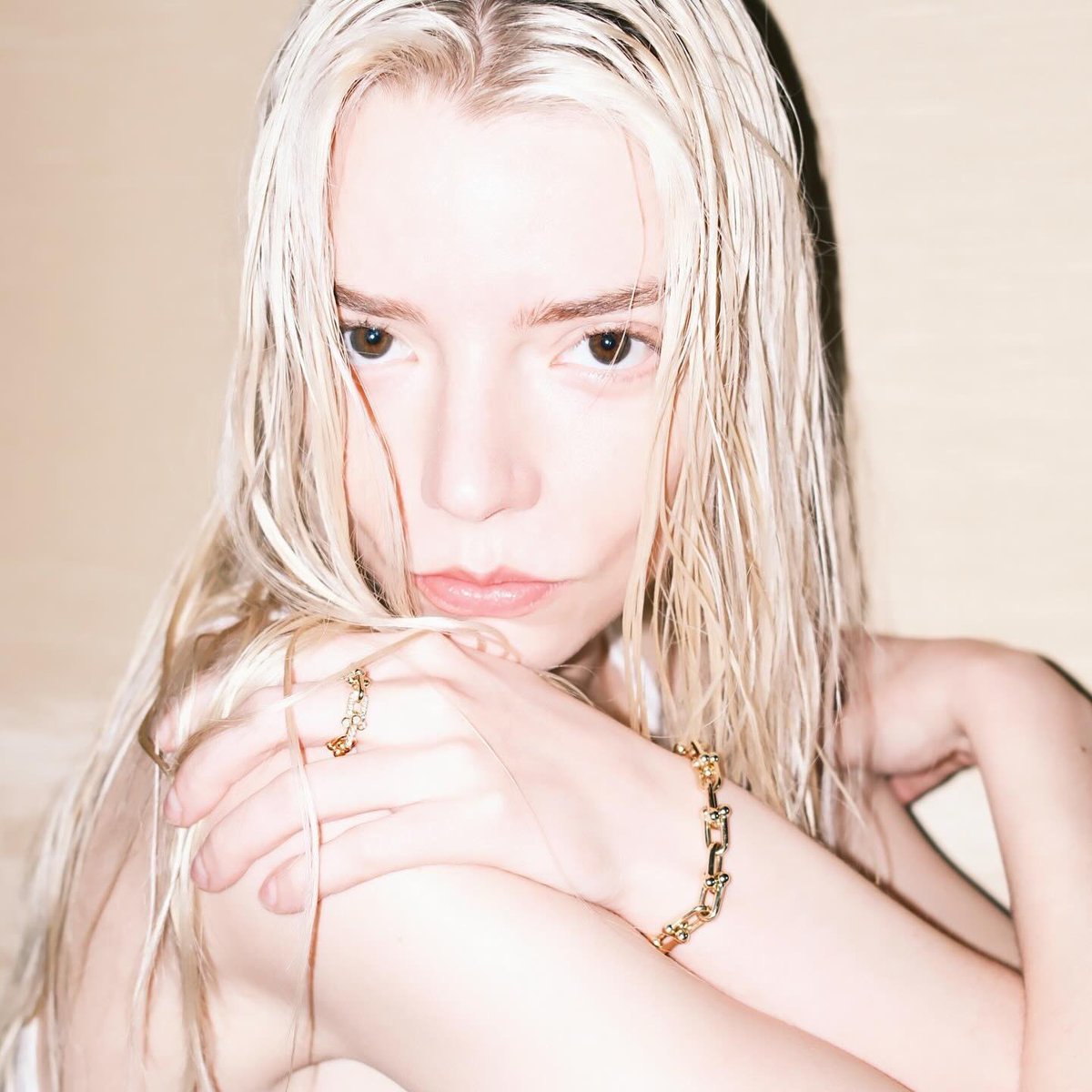 anyarchive's tweet photo. anya taylor-joy for tiffany &amp; co. https://t.co/W8MlwagLAf