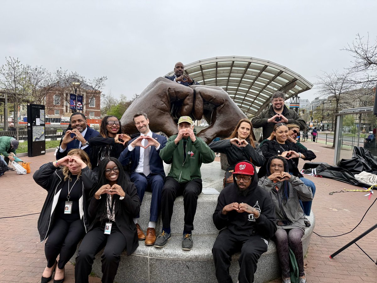 charlesallen's tweet photo. We unveiled the Loveful Hands sculpture at Eastern Market Metro Park today alongside DC native &amp; artist Jay Coleman. Public parks deserve great public art! Thanks to our partners at @DCDPR @DCDGS @CapitolHillBID @BarracksRow @EasternMarketMS &amp; more! https://t.co/257dOiW0iV