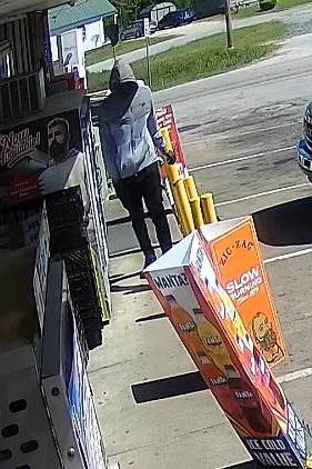 Queen_City_News's tweet image. Can you help ID him? Midday armed robbery at busy #Lancaster store 'unusual' as search continues for suspect, sheriff says 📸 LCSO 

Details &amp;gt;&amp;gt; qcnews.com/news/u-s/lanca…