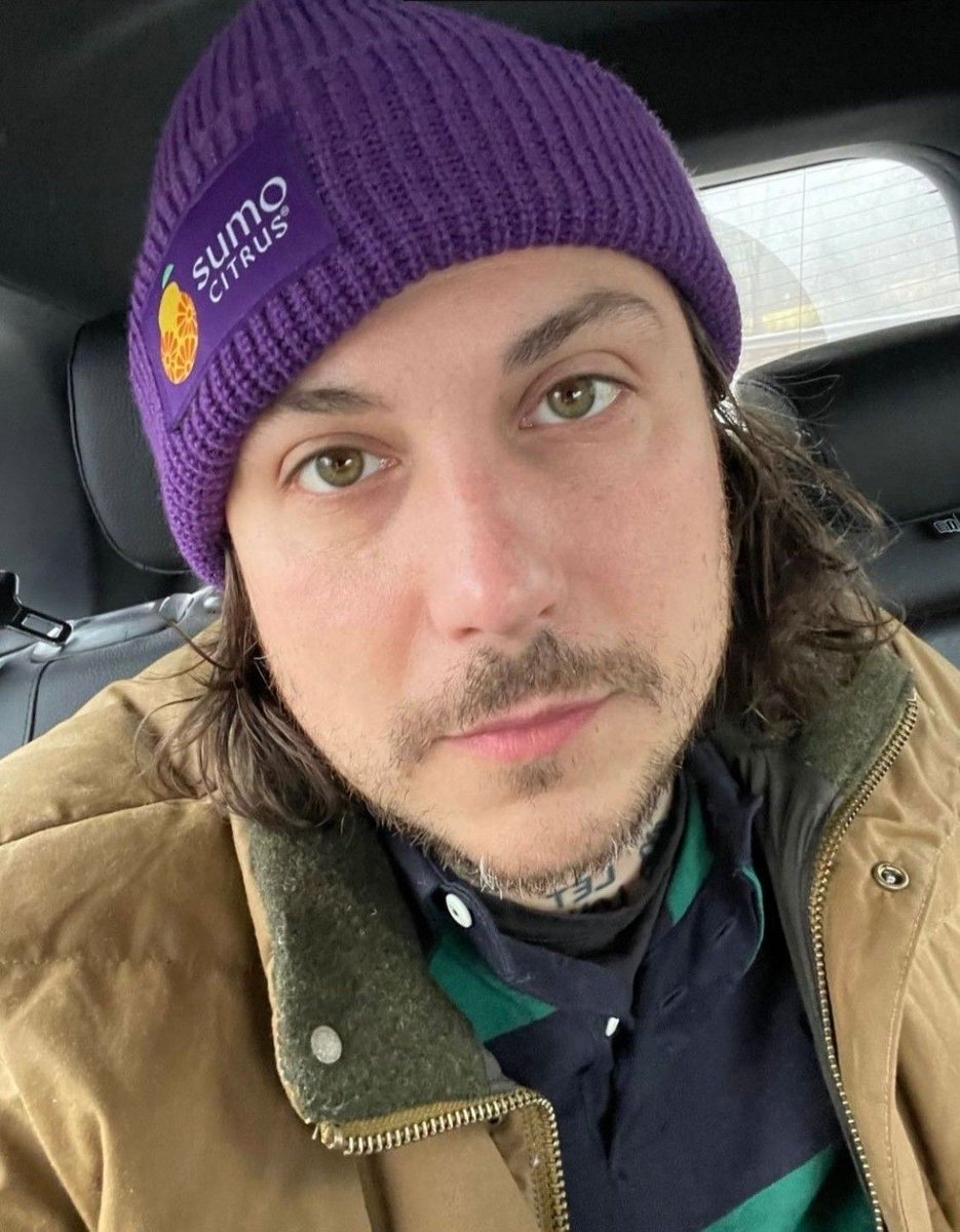 Frank Iero Hourly tweet media