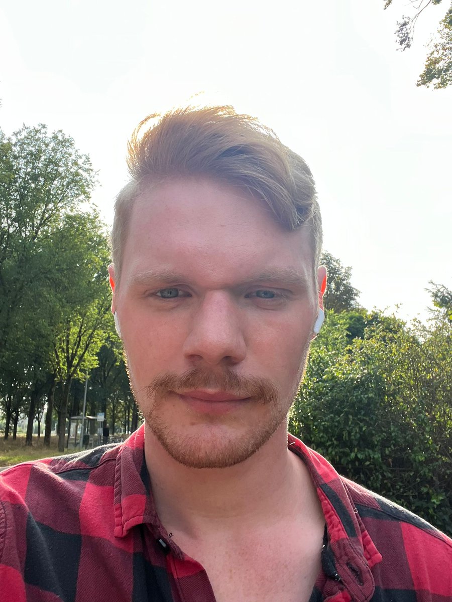 Beste Volgers,
Op dinsdag 24 Maart en op zondag 29 Maart hebben wij gezocht naar de sinds vrijdag 27 februari vermiste 23-jarige Dominic. Op dit moment is hij nog steeds vermist. Heeft u hem op of na vrijdag 27 februari 2026 nog gezien neem dan contact op met: Politie 0900 8844