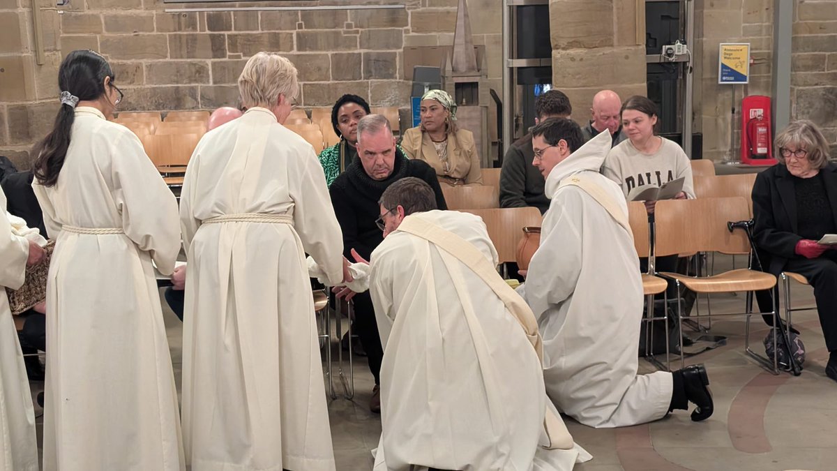 Wakefield Cathedral tweet media