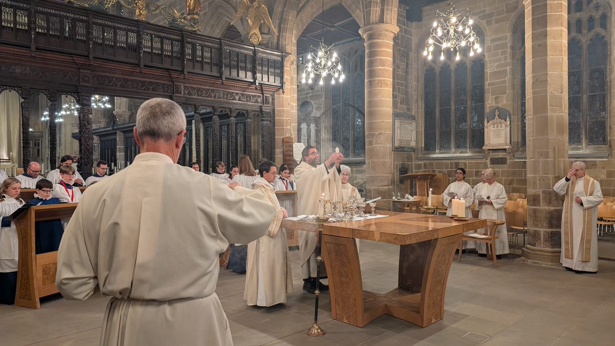 Wakefield Cathedral tweet media