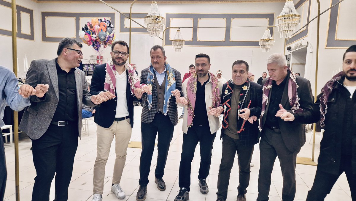 📍 Asker Kınası 🇹🇷

Önceki dönem yöneticilerimizden Murat Ünsat’ın kıymetli evladının asker kınası programına katılarak bu anlamlı ve gurur dolu ana şahitlik ettik.

Vatanımıza hizmet yolunda ilk adımını atan evladımıza hayırlı tezkereler diliyor; Rabbimden sağ salim gidip