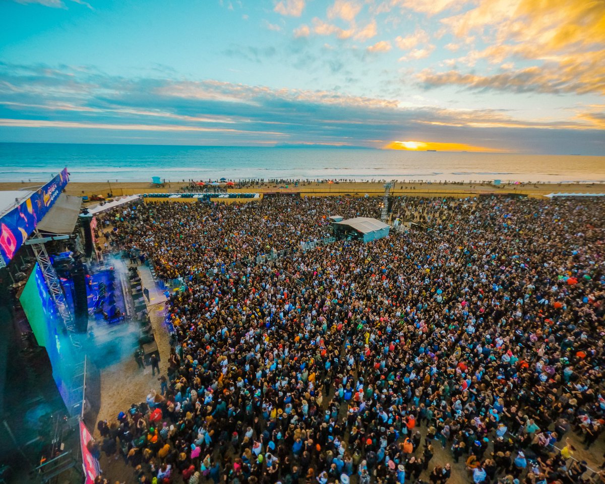 darkerwavesfest tweet media