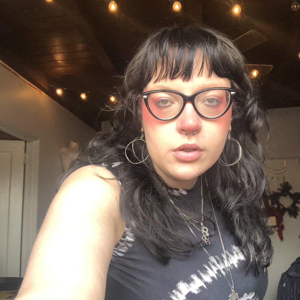 𝔏𝔢𝔬𝔫’𝔰 𝔳𝔞𝔪𝔭𝔦𝔯𝔢 𝔴𝔦𝔣𝔢 (𝔯𝔢𝔞𝔩) tweet media