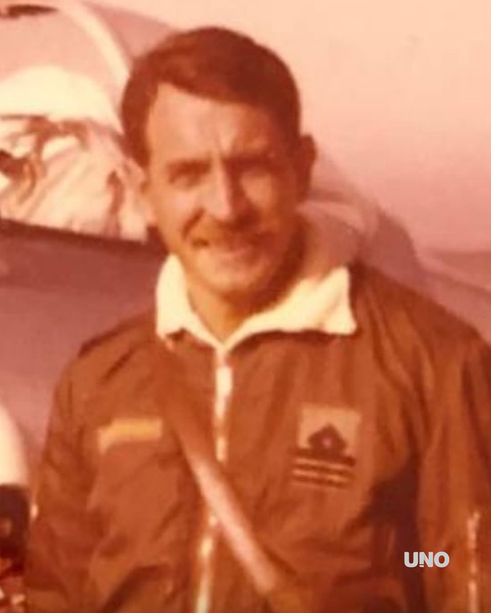 diariouno's tweet photo. 🇦🇷🎖️EL RELATO DE CARLA PETERSON 

- En el marco del Día del Veterano y de los Caídos en la Guerra de Malvinas, la actriz Carla Peterson decidió compartir públicamente su historia familiar más íntima para homenajear a su padre, el excombatiente Damián Peterson.

- El hecho principal se dio a través de una sentida publicación en sus redes sociales, donde la artista recordó con sinceridad cómo vivió el conflicto bélico durante su infancia, marcada por la incertidumbre y la espera constante de noticias sobre su progenitor.

- El propósito de este mensaje fue rendir un tributo público al valor de su padre y de todos aquellos que atravesaron la guerra, destacando especialmente el rol de las familias como sostén emocional. Peterson relató cómo su madre inventaba historias para protegerlas del miedo y cómo, siendo niña, se aferraba a la esperanza de los titulares de la época con el único deseo de que su papá regresara sano y salvo al hogar.