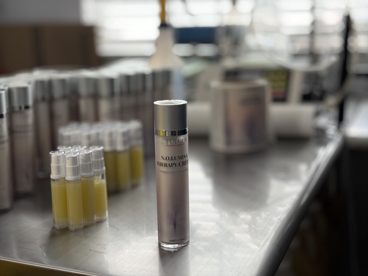 FulgurBoost's tweet photo. Nitric Oxide skincare makes sense. Here's why:
Your skin already knows this molecule. Your body produces it naturally.
We just figured out how to deliver it topically - without making your skin generate it through chemical reactions.
That's the difference. 🧬
#NitricOxide #SkincareScience #AntiAging