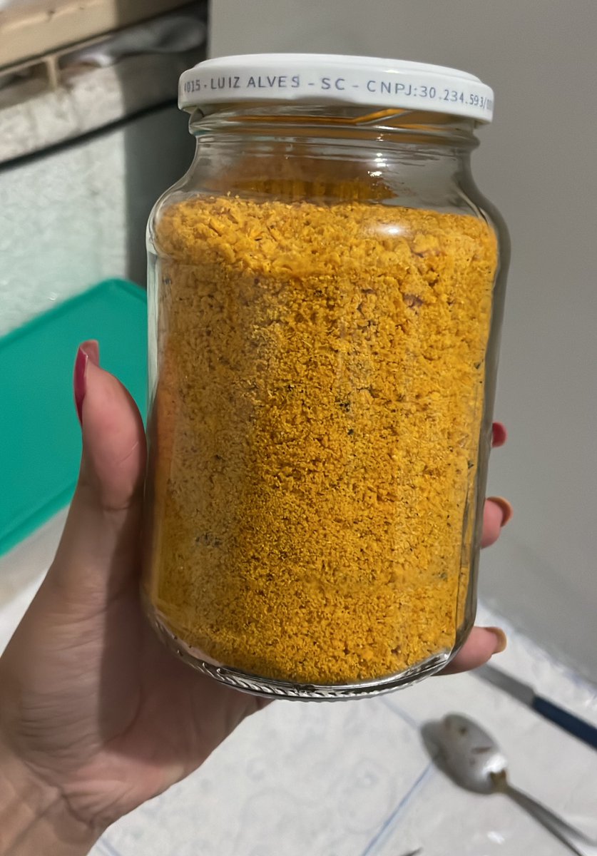 ups_lettx's tweet image. AMO ter família da Bahia q de presente me mandam um pote de farinha