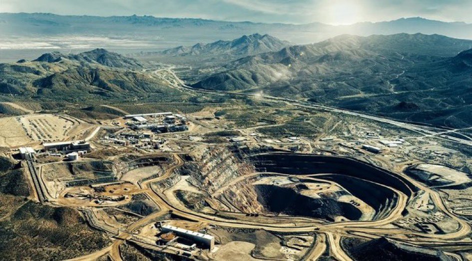 ‘A Dandy in Aspic’ tweet media