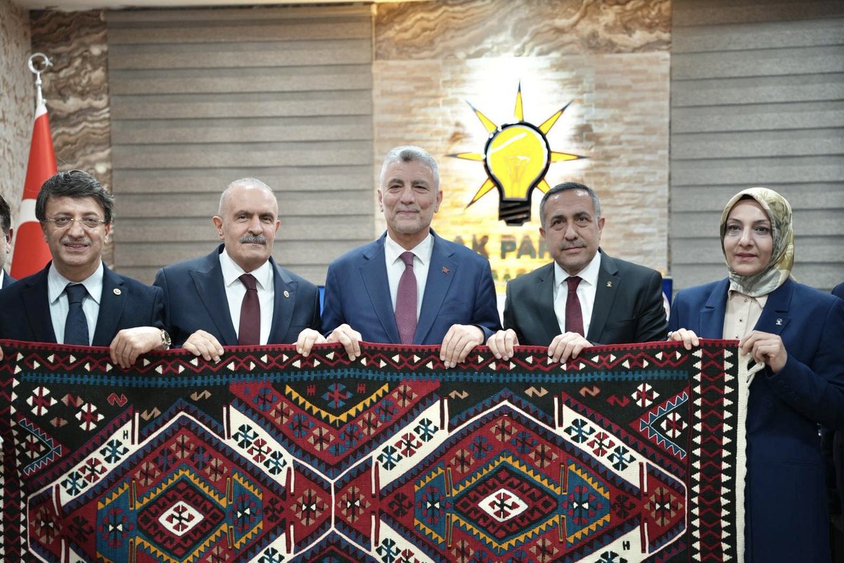 AK Kadın Van tweet media